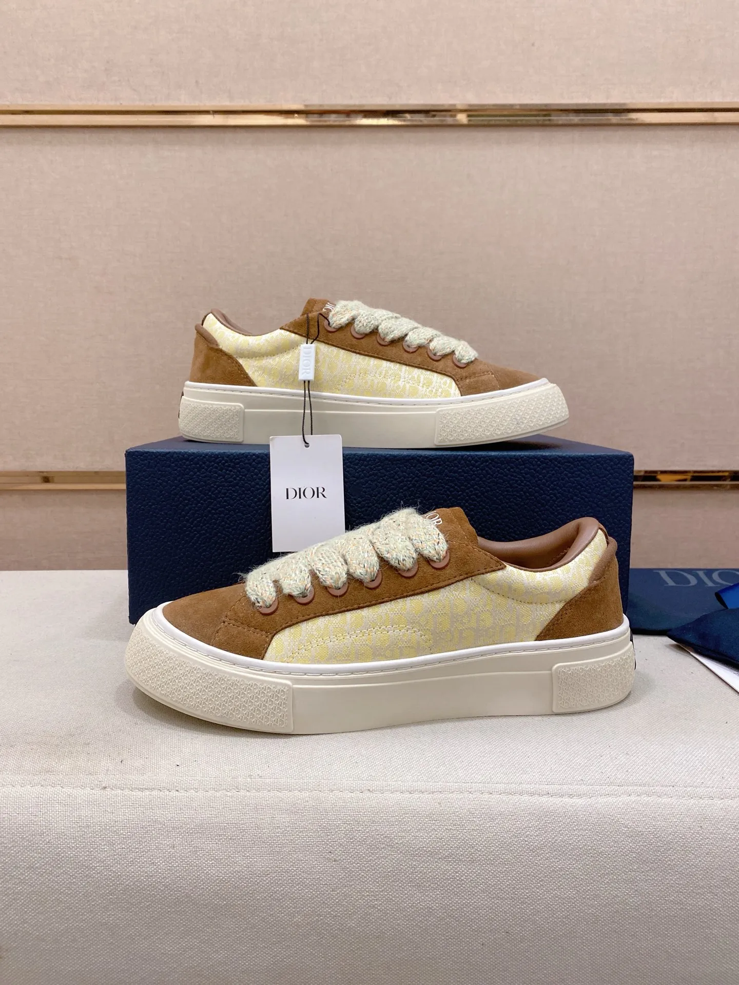 Factory price: 300 Men's shoes 💰[Dior·Dior] Top 🔍Couple style 💏🔍New casual sports style couple shoes, new four-season design, perfect workmanship, lace-up lazy style to create cabinet quality, upper: imported first-layer cowhide, sheepskin lining is soft and comfortable, ultra-light TPU wear-resistant outsole, simple, versatile fashion men's shoes, excellent color code number 35--44